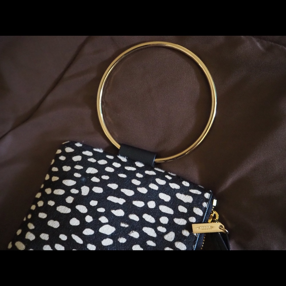 Stylish Black and White Mini Bag with Gold Accents - Picture 5 of 8